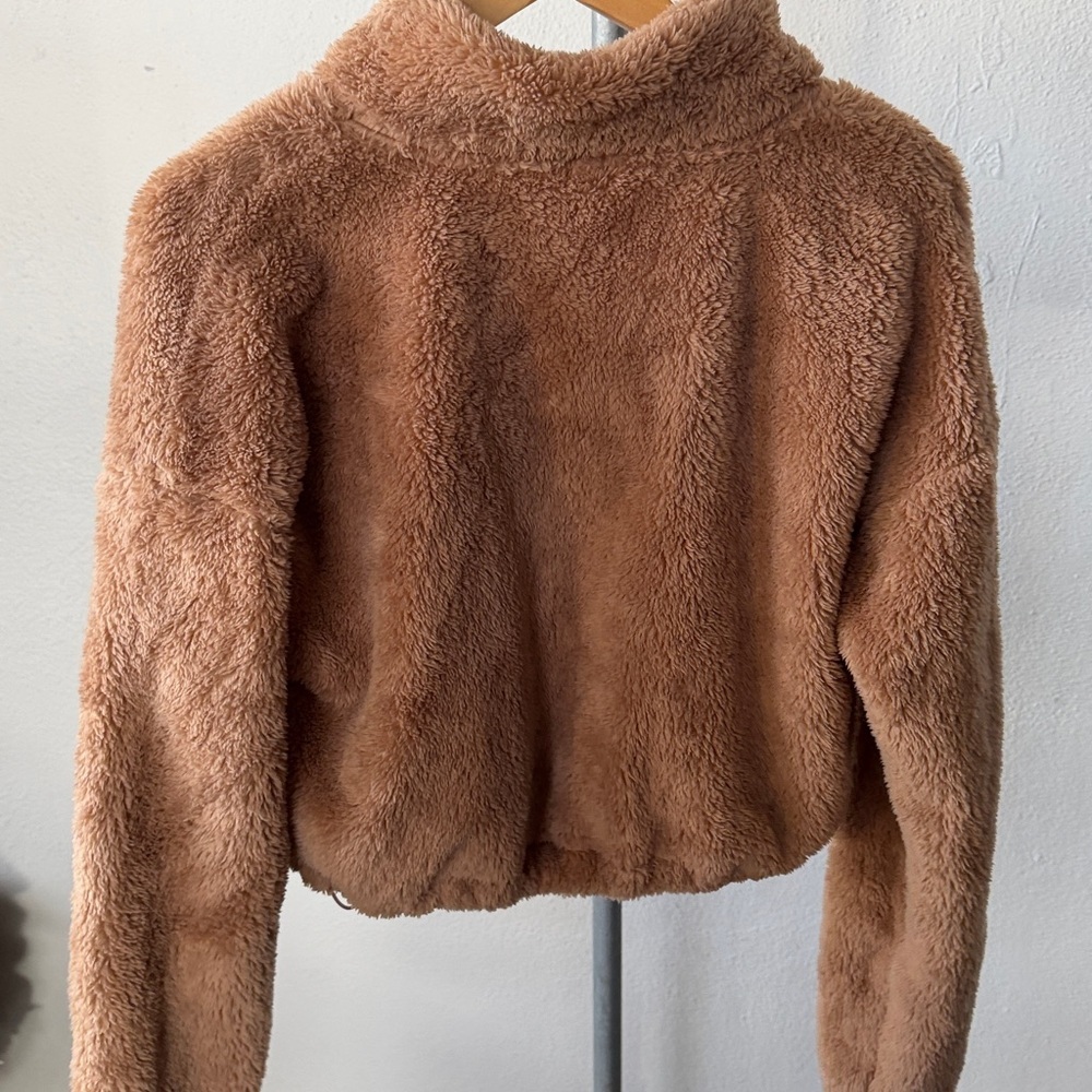 NWT Offline By Aerie Teddy Cropped Fleece Size Medium - Picture 3 of 3